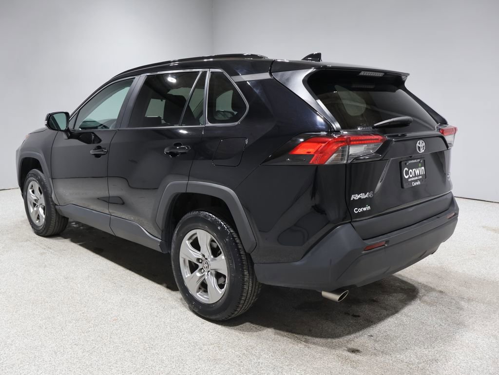 2024 Toyota RAV4 XLE photo 3