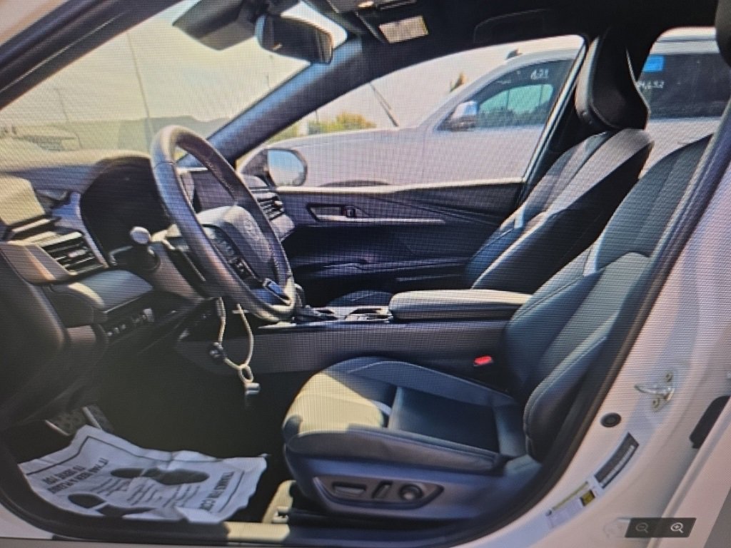 2025 Toyota Camry SE photo 3