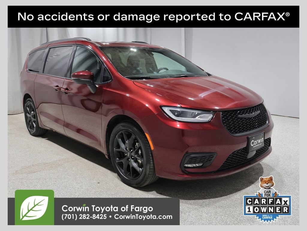 2023 Chrysler Pacifica Touring L's photo