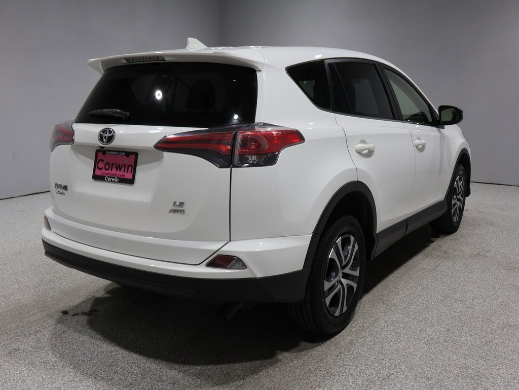 2018 Toyota RAV4 LE photo 2