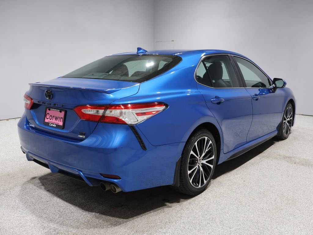 Used 2020 Toyota Camry SE Sedan