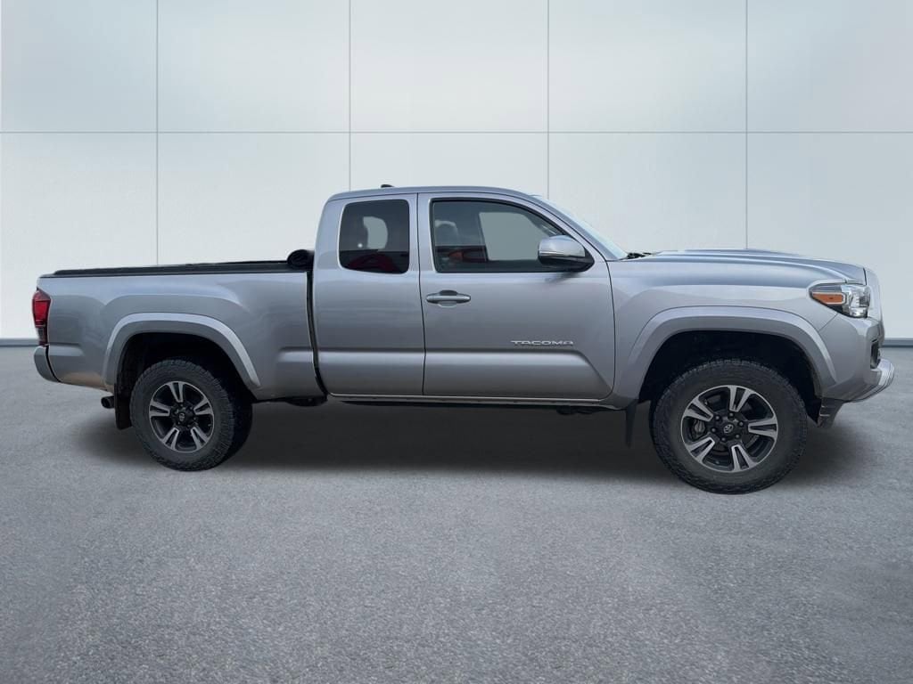 2018 Toyota Tacoma SR5 TRD Sport photo 4