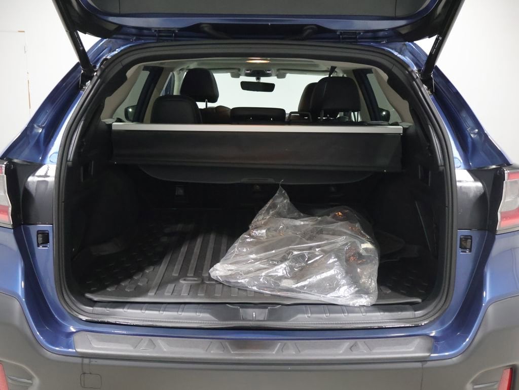 2022 Subaru Outback Limited photo 3