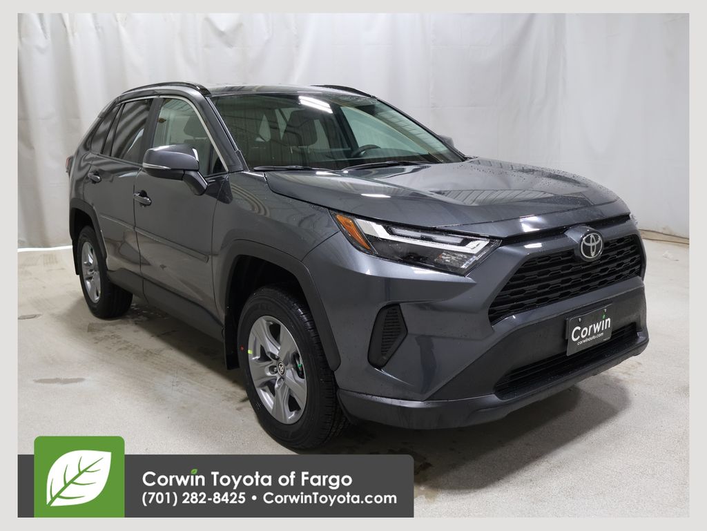 2025 Toyota RAV4 XLE's photo
