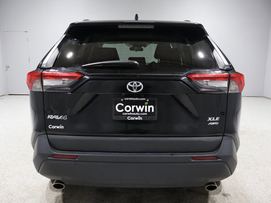 2024 Toyota RAV4 XLE photo 2