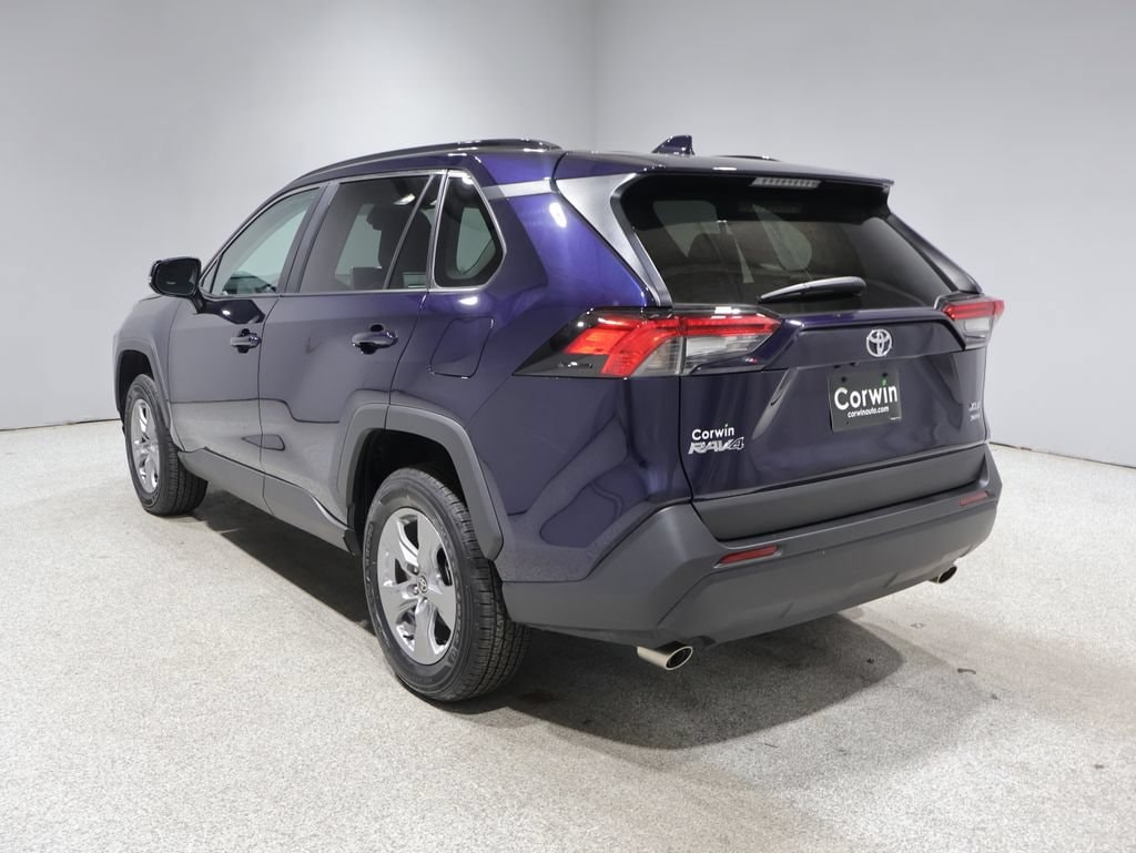 2025 Toyota RAV4 XLE - Photo 5