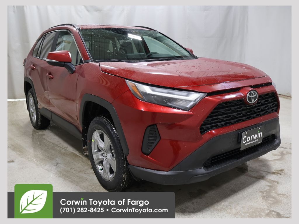 2025 Toyota RAV4 XLE's photo