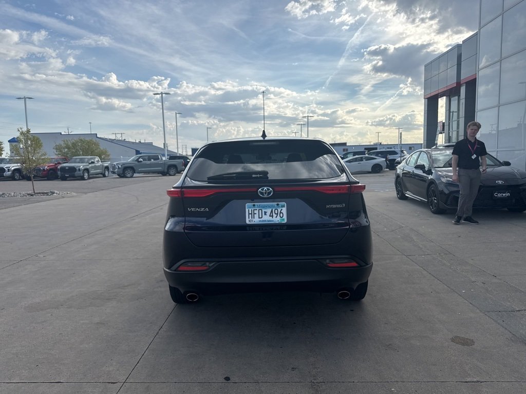 2021 Toyota Venza LE photo 3