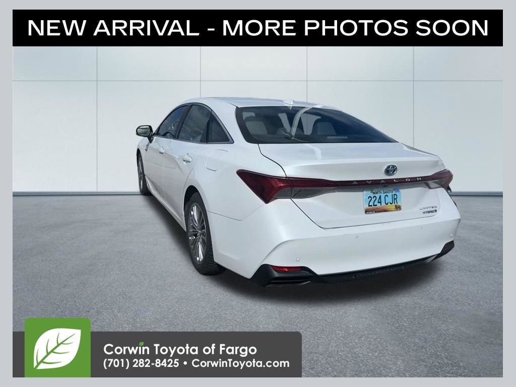 2019 Toyota Avalon Limited Hybrid's photo