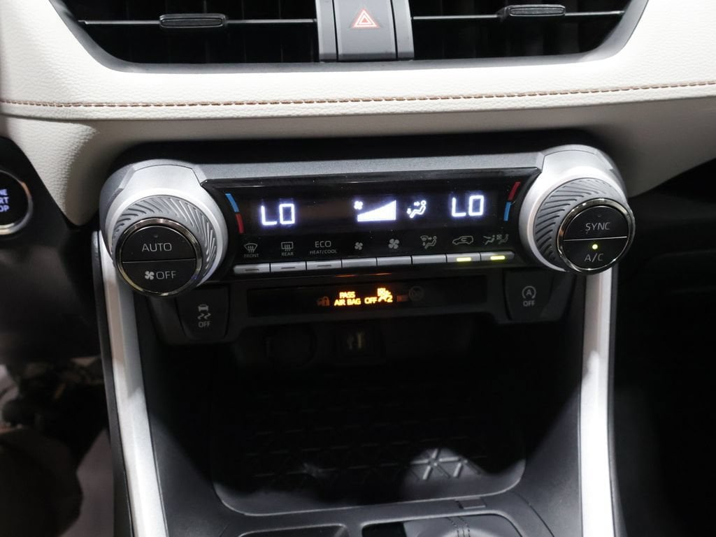 2025 Toyota RAV4 XLE - Photo 28