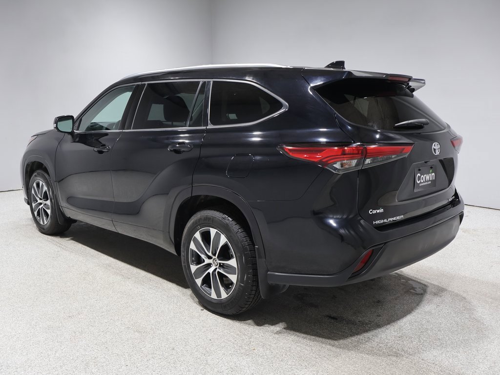 2021 Toyota Highlander XLE photo 4