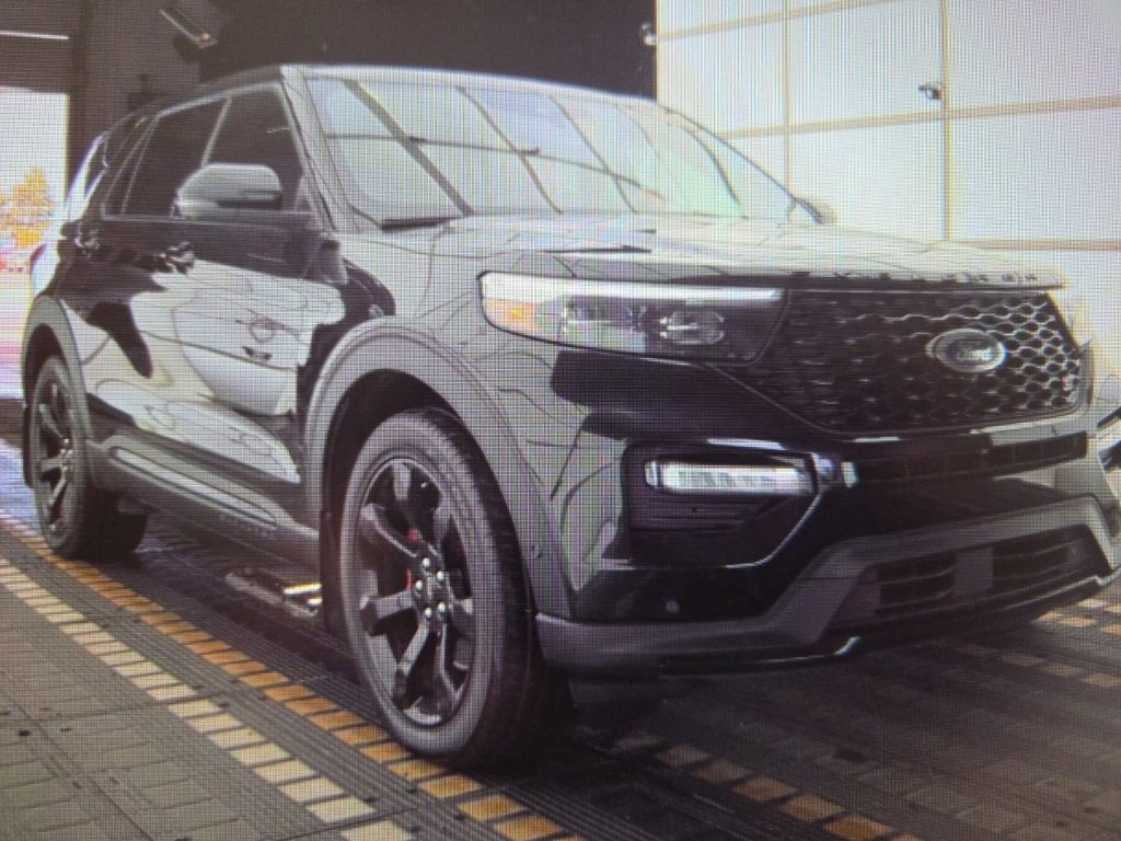 2022 Ford Explorer ST photo 2