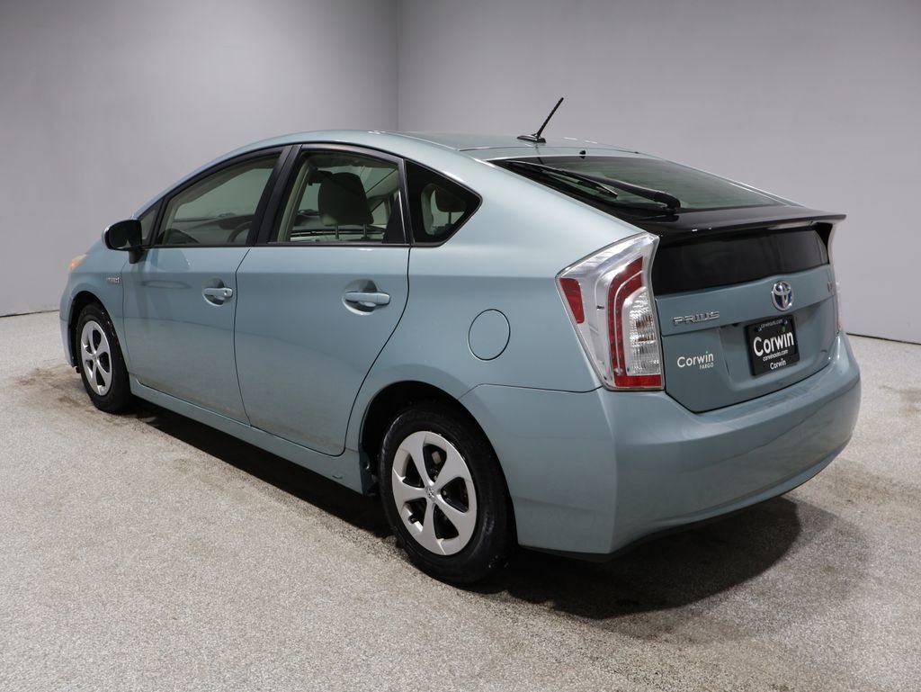 2013 Toyota Prius Three photo 3