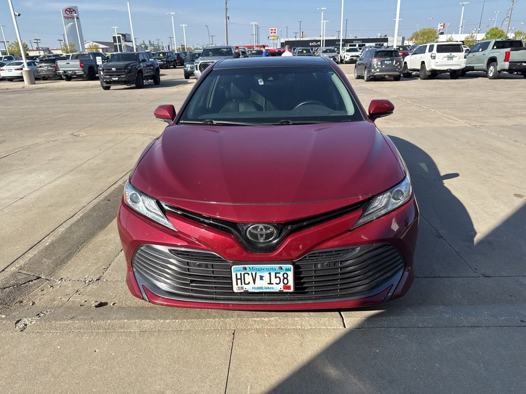 2018 Toyota Camry XLE photo 2