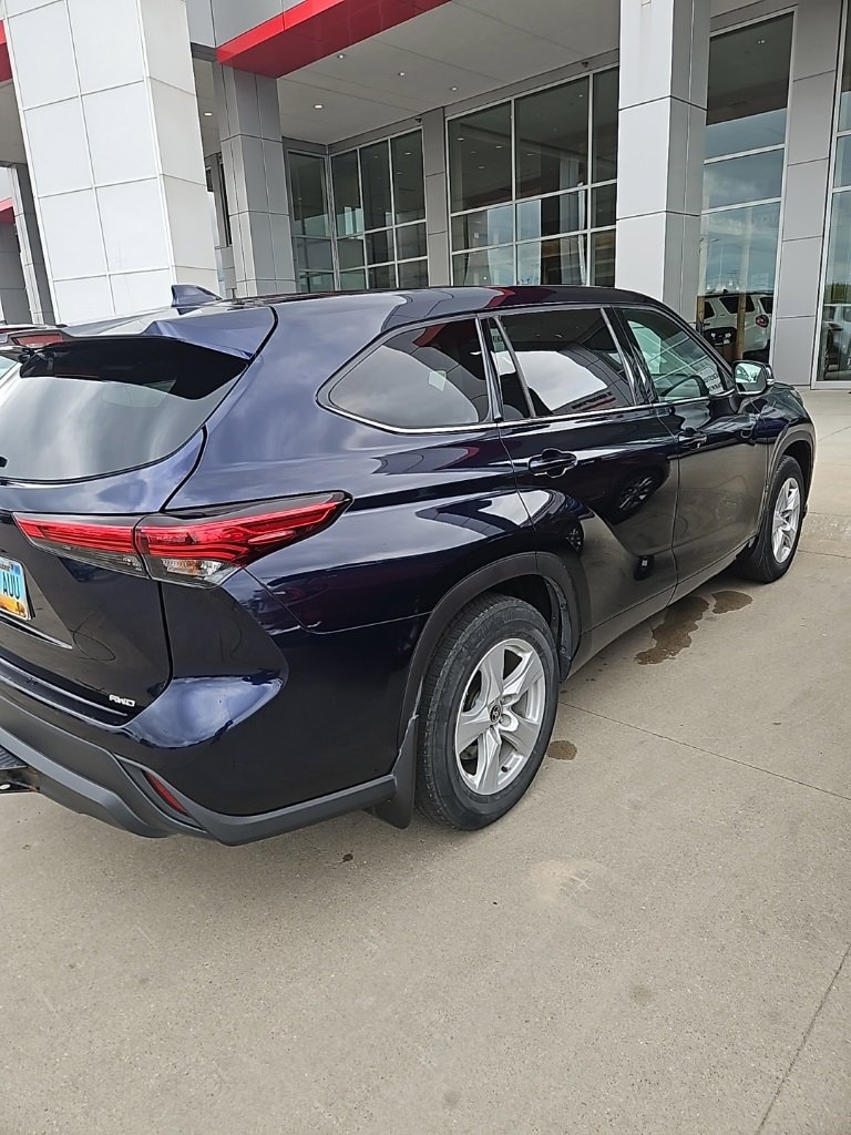 2020 Toyota Highlander L photo 2