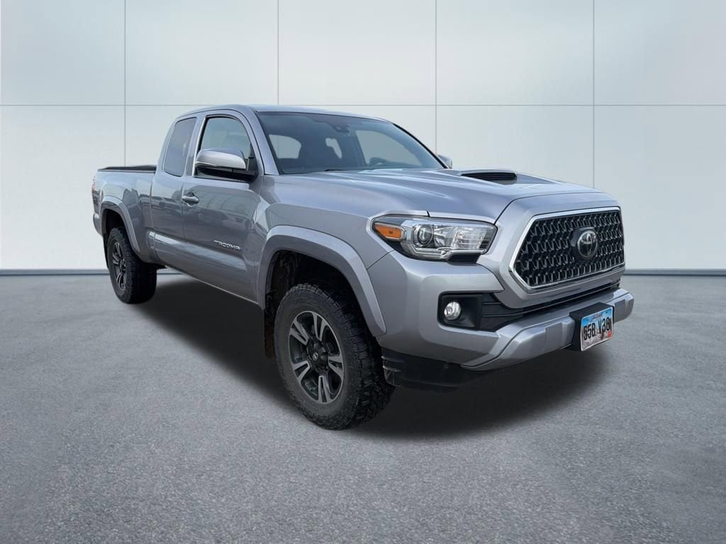 2018 Toyota Tacoma SR5 TRD Sport photo 3