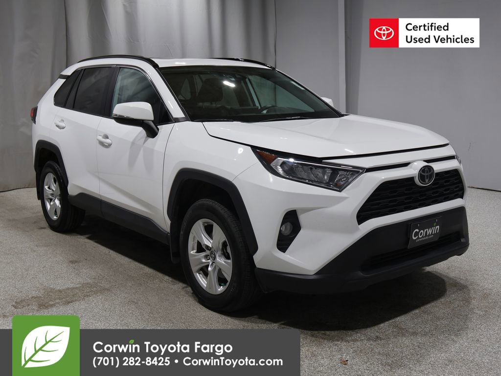 2021 Toyota RAV4 XLE's photo