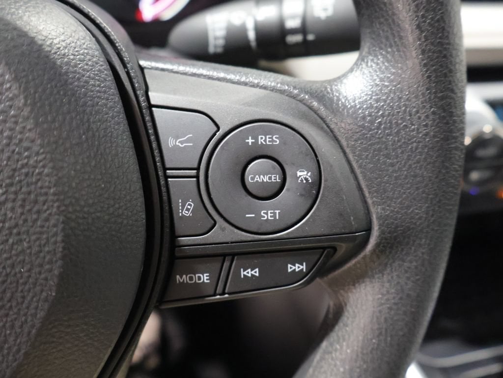 2025 Toyota RAV4 XLE - Photo 34