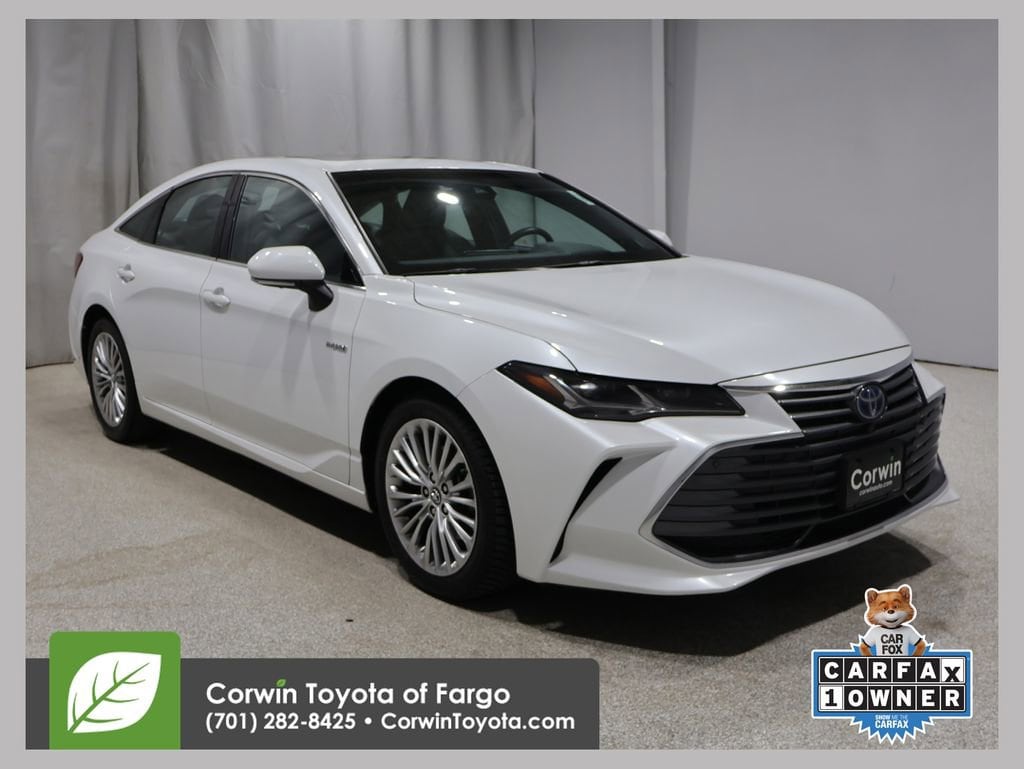 2019 Toyota Avalon Limited Hybrid's photo