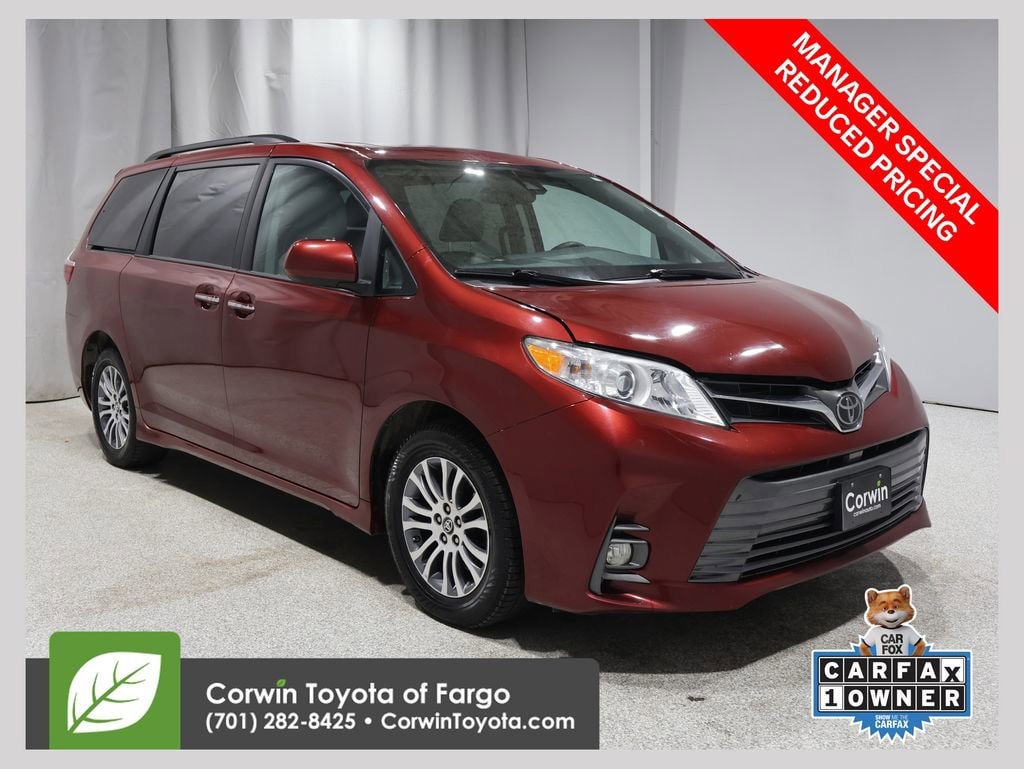 2020 Toyota Sienna XLE's photo