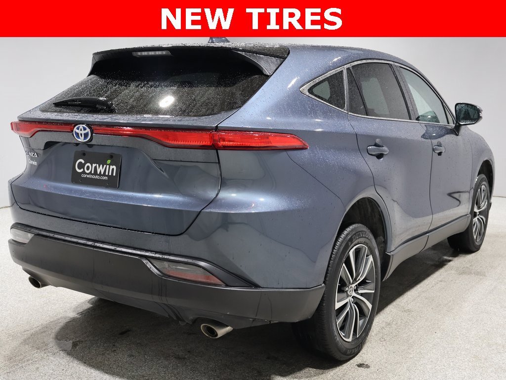 2024 Toyota Venza LE photo 2