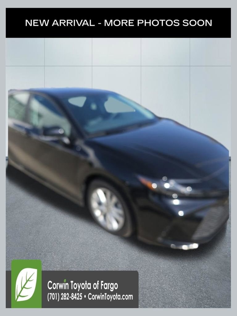 2025 Toyota Camry LE Hybrid's photo