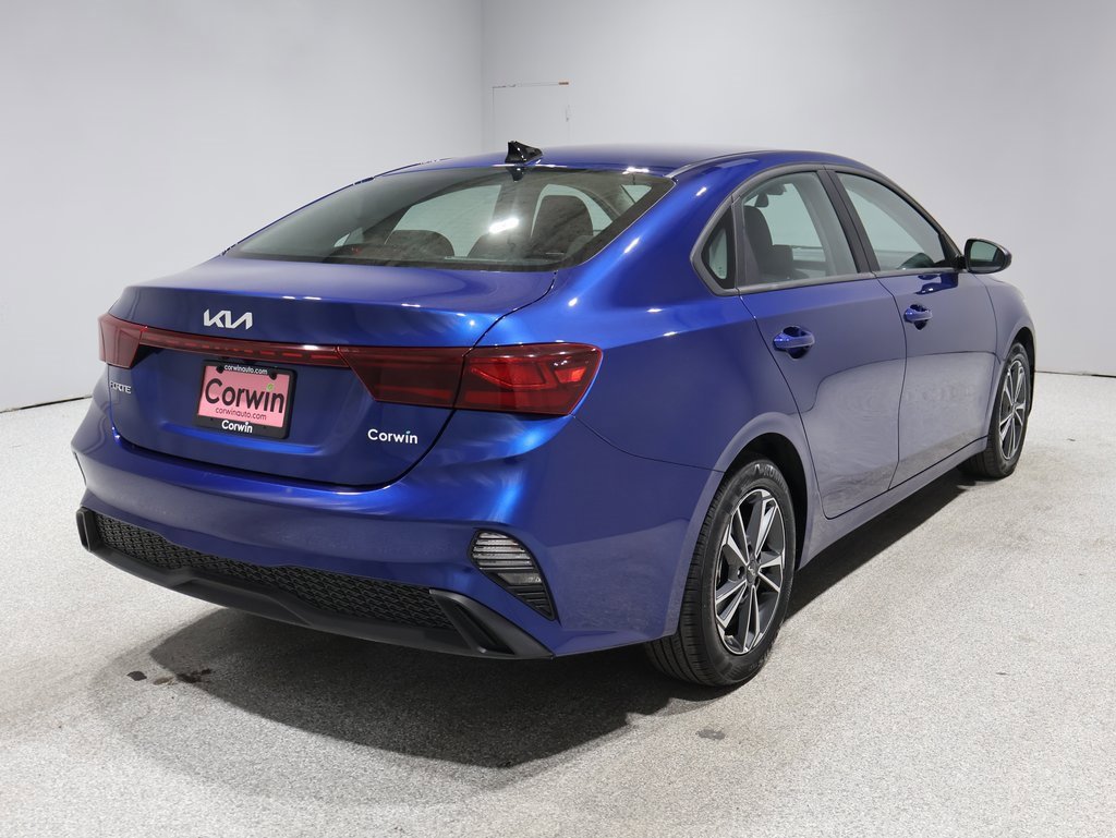 2024 Kia Forte LXS photo 2