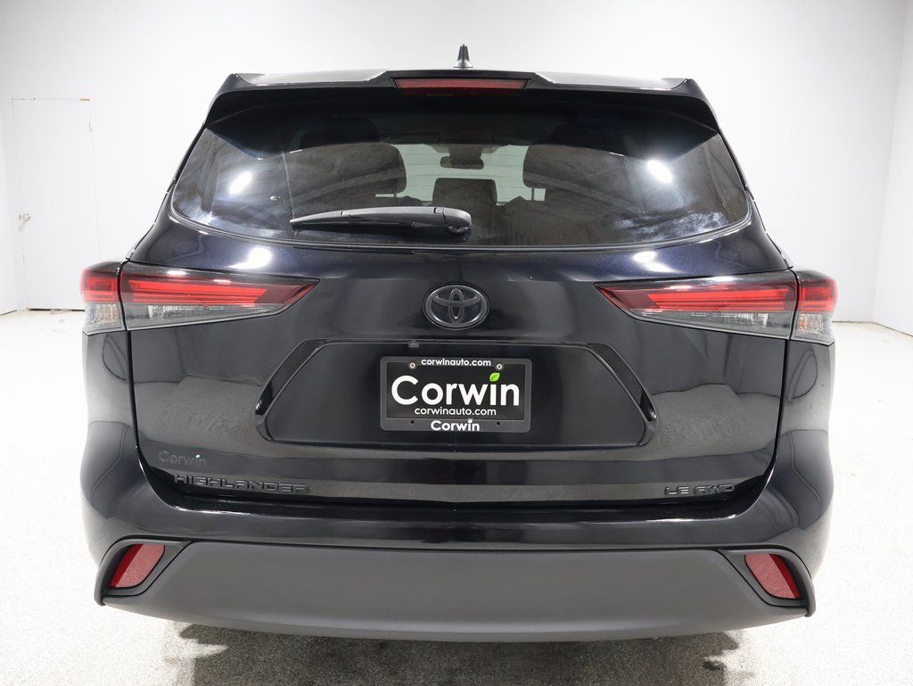 2024 Toyota Highlander LE photo 2
