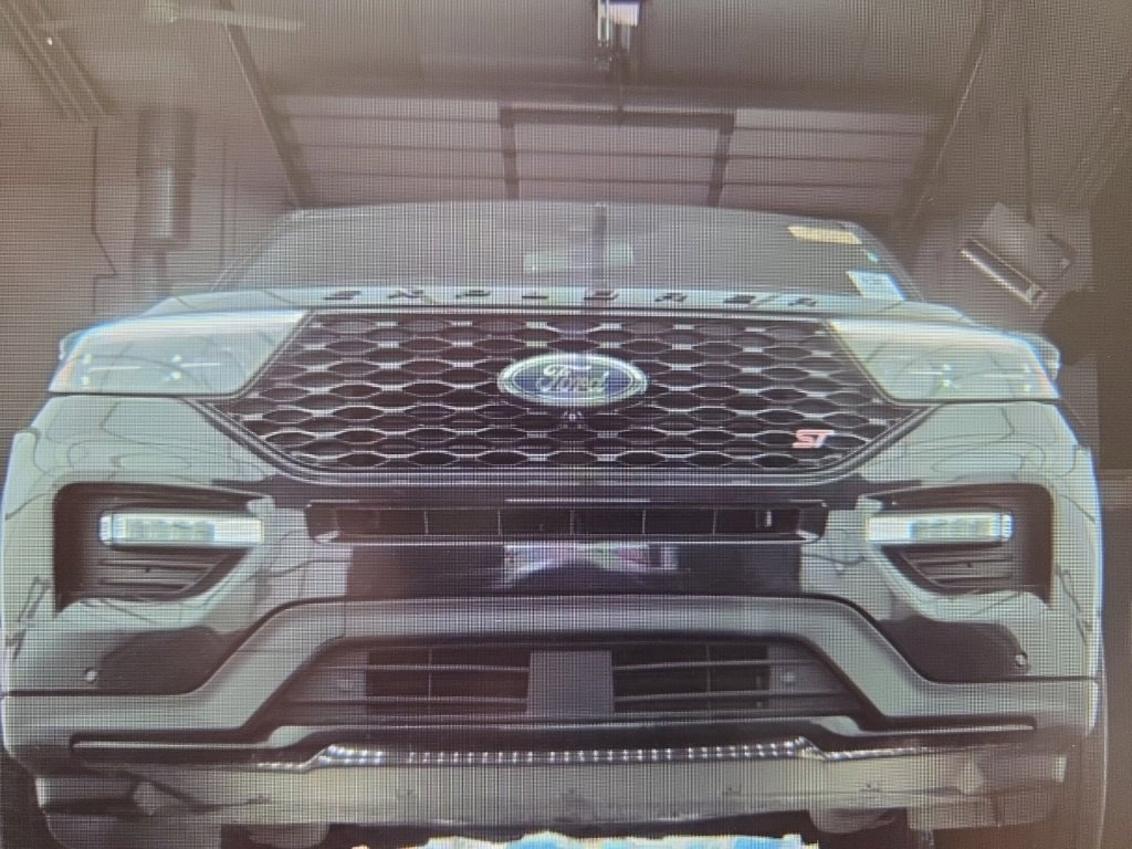 2022 Ford Explorer ST photo 3