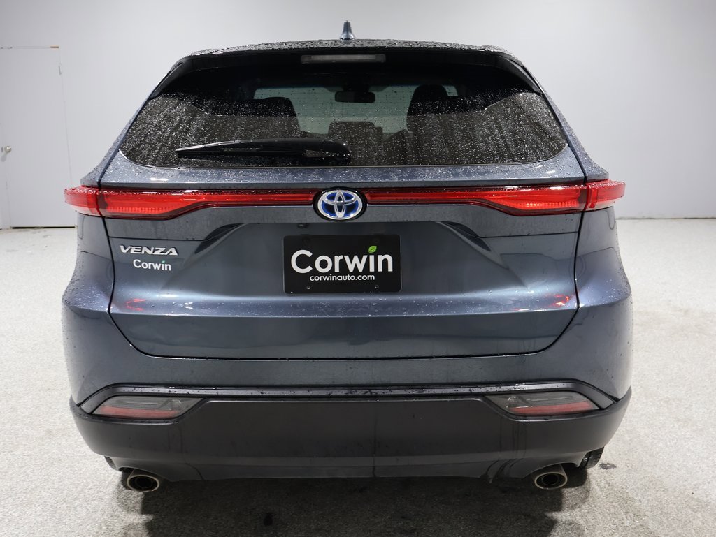 2024 Toyota Venza LE photo 3