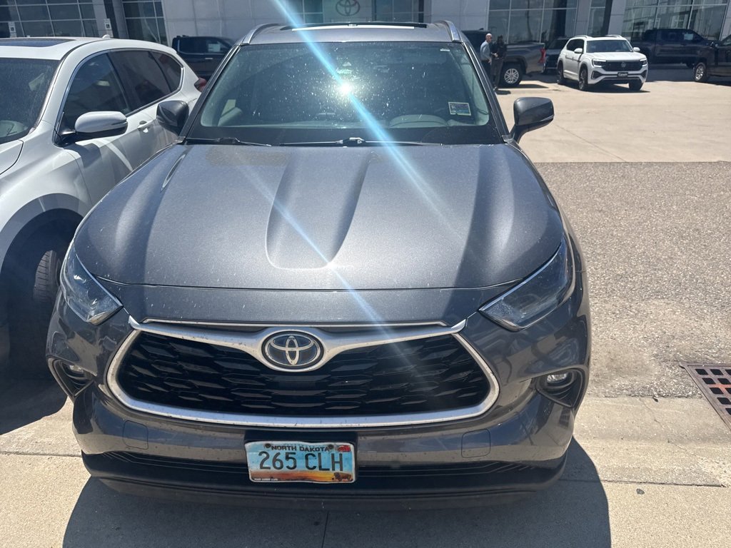 2021 Toyota Highlander Hybrid XLE photo 2