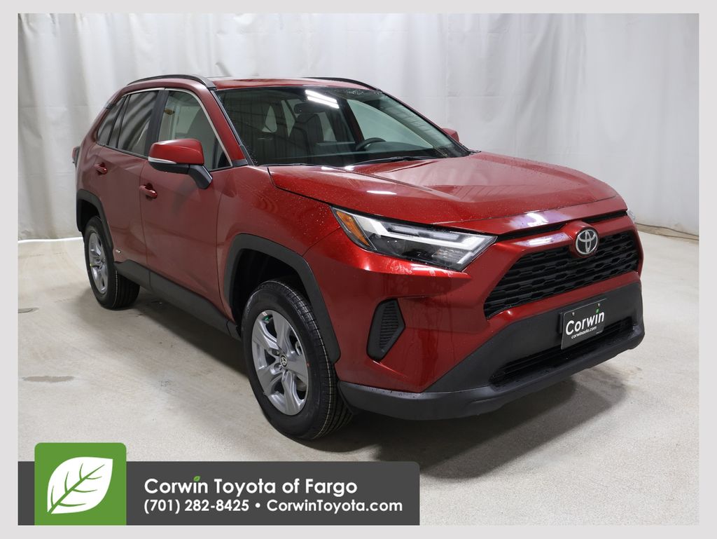 2025 Toyota RAV4 XLE's photo