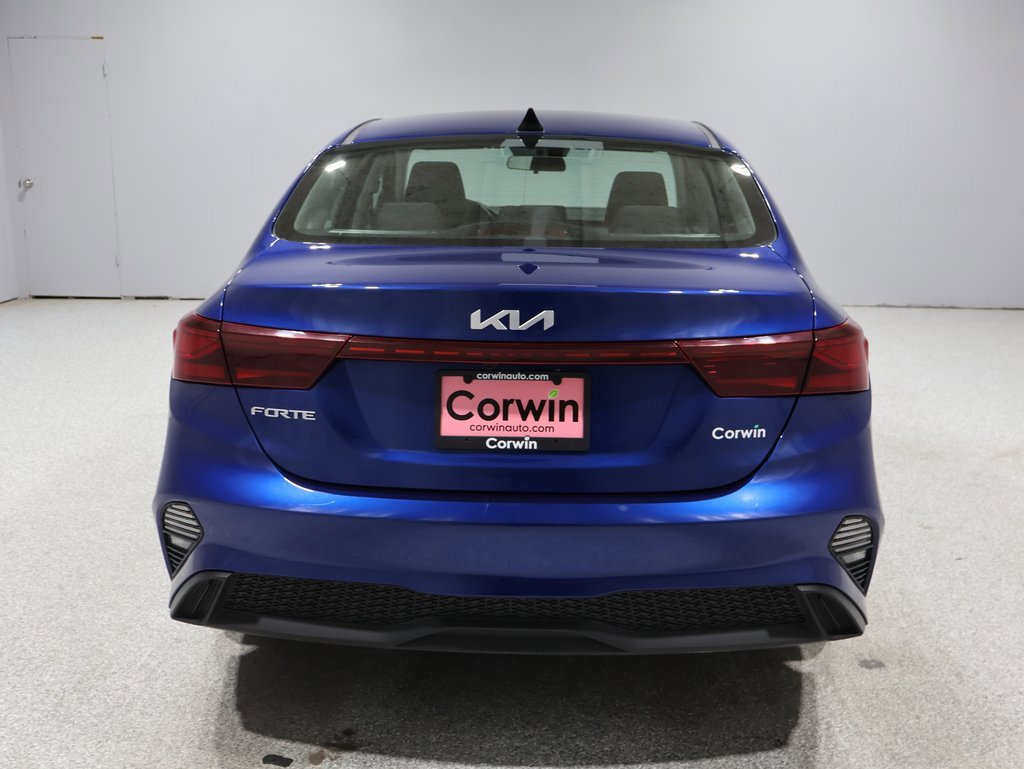 2024 Kia Forte LXS photo 3