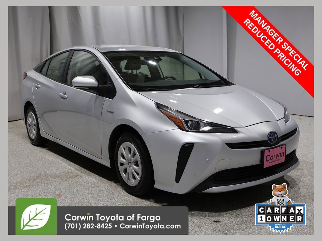 2022 Toyota Prius LE's photo