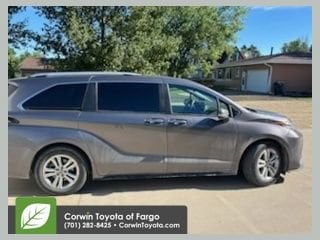 2023 Toyota Sienna Platinum 7-Passenger Hybrid AWD's photo
