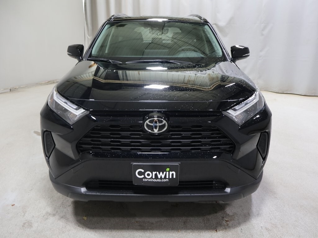 2025 Toyota RAV4 Hybrid XLE photo 2