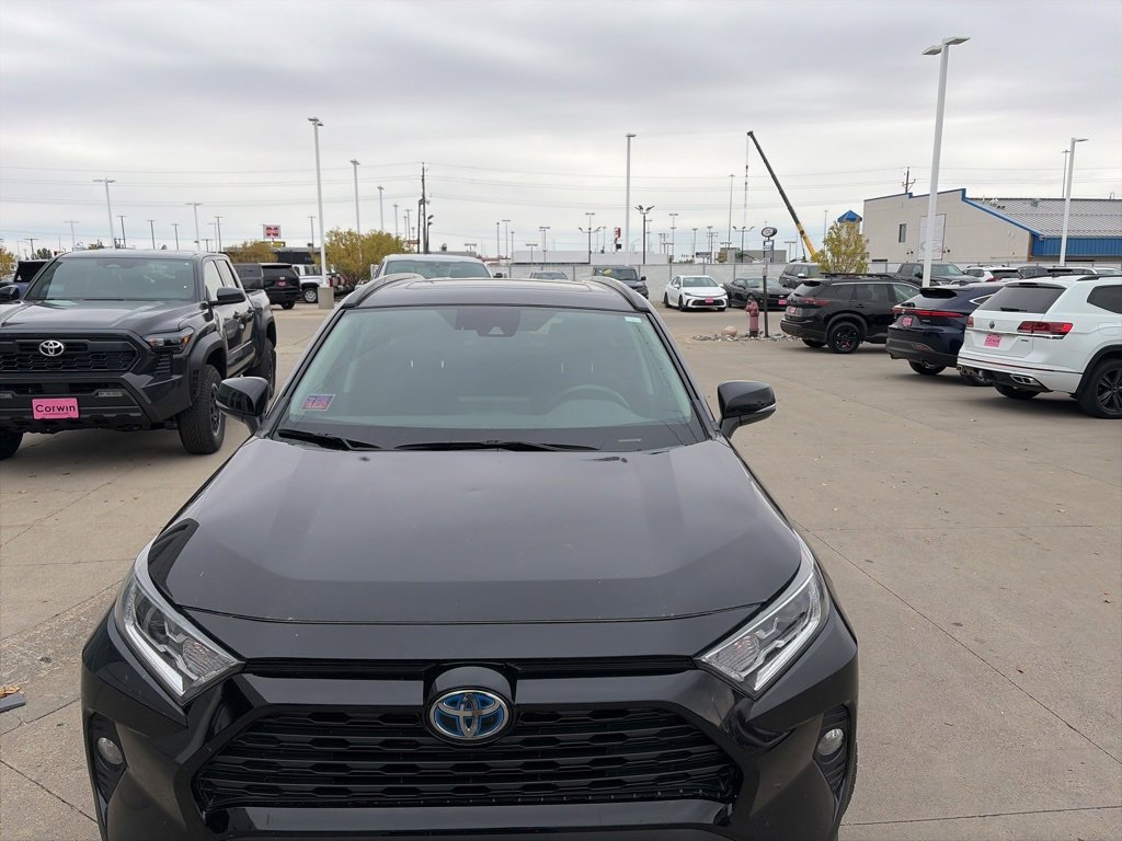 2021 Toyota RAV4 Hybrid XLE photo 2