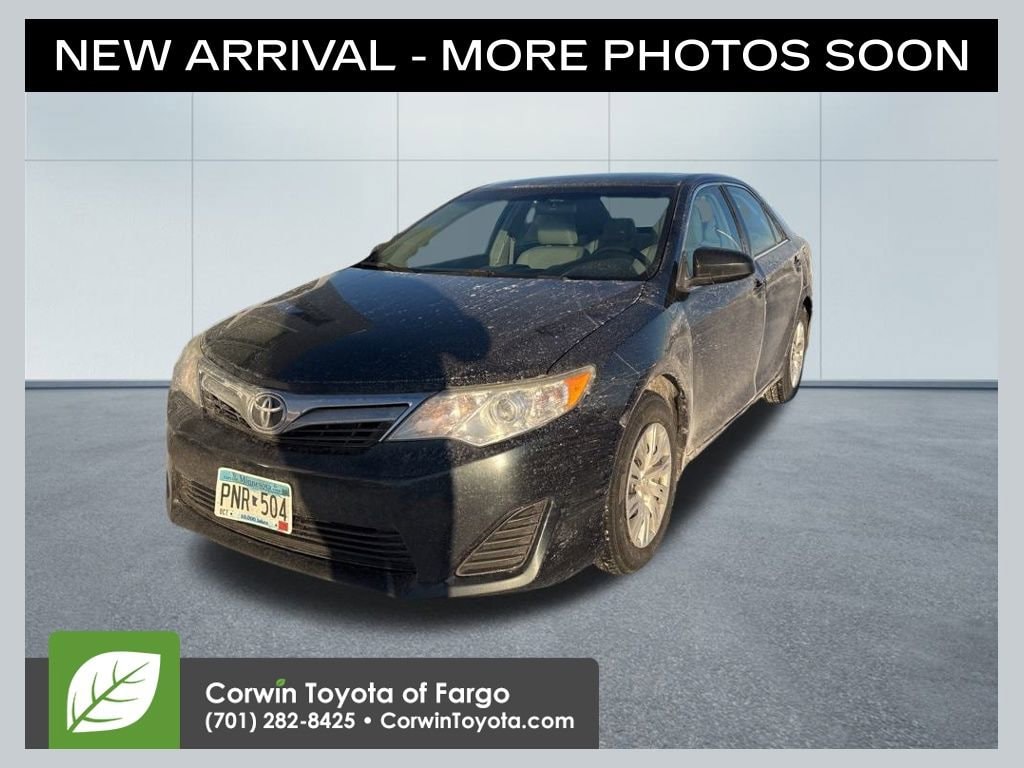 2014 Toyota Camry LE's photo