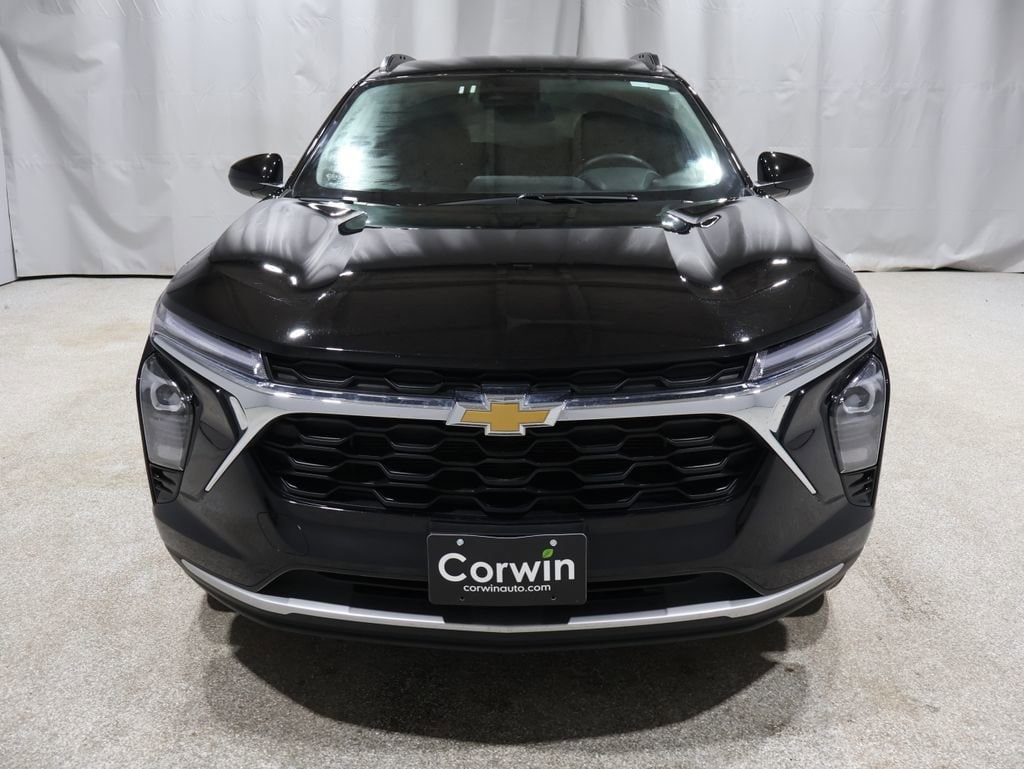 2025 Chevrolet Trax LT photo 4