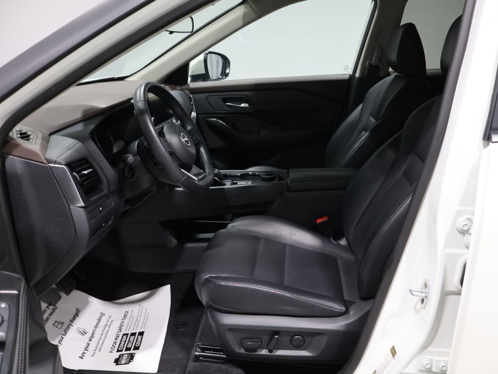 2023 Nissan Rogue SV photo 4