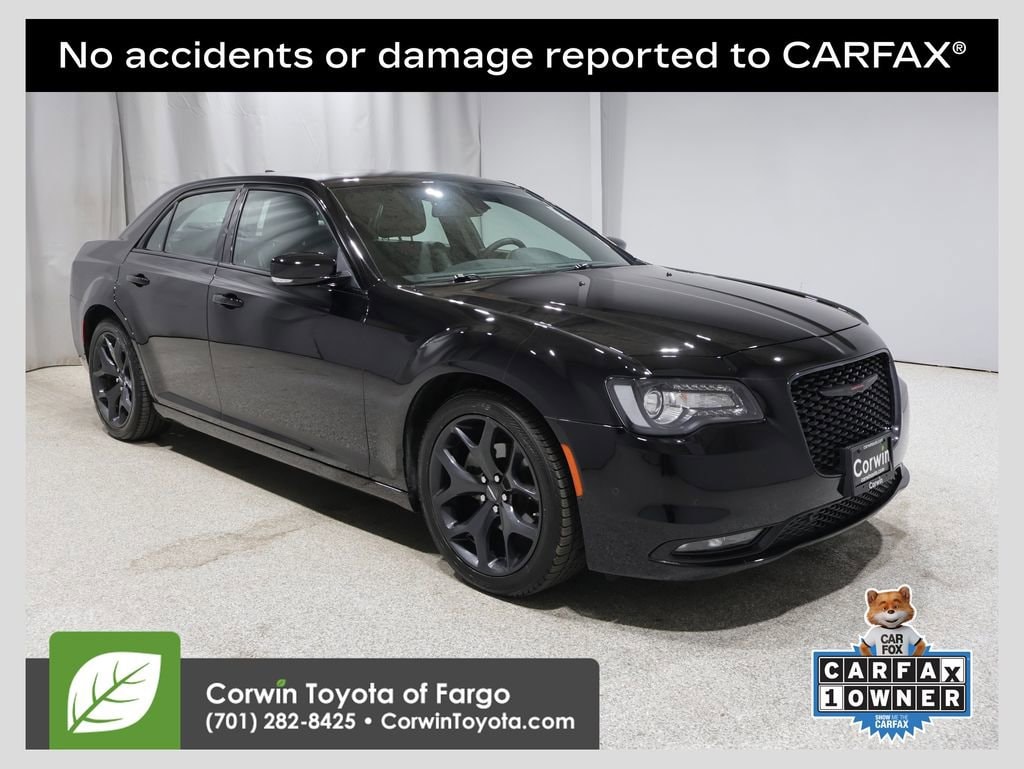 2022 Chrysler 300 S's photo