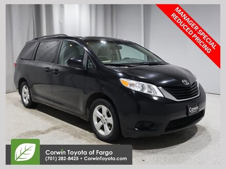 2016 Toyota Sienna LE Van