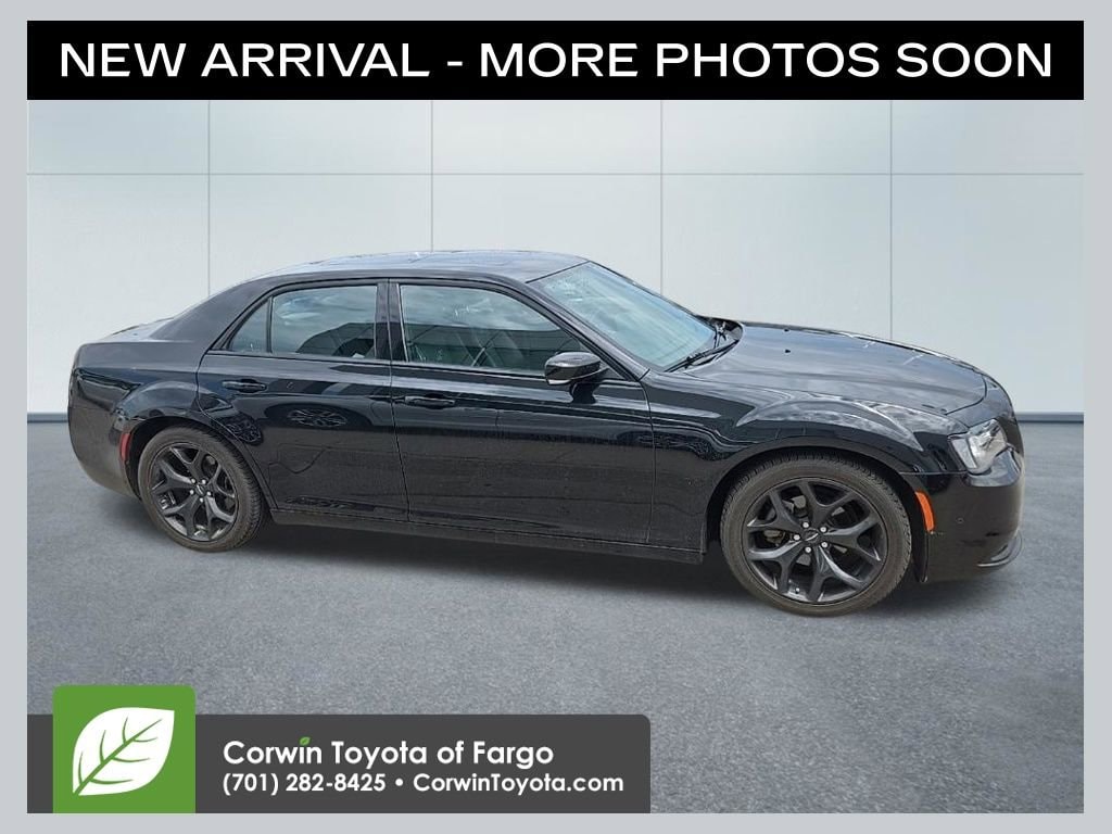2022 Chrysler 300 S's photo