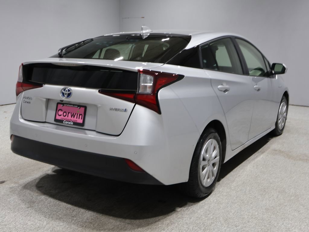 2022 Toyota Prius LE photo 2