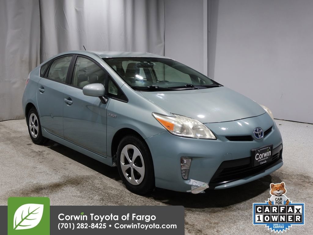 2013 Toyota Prius Three's photo