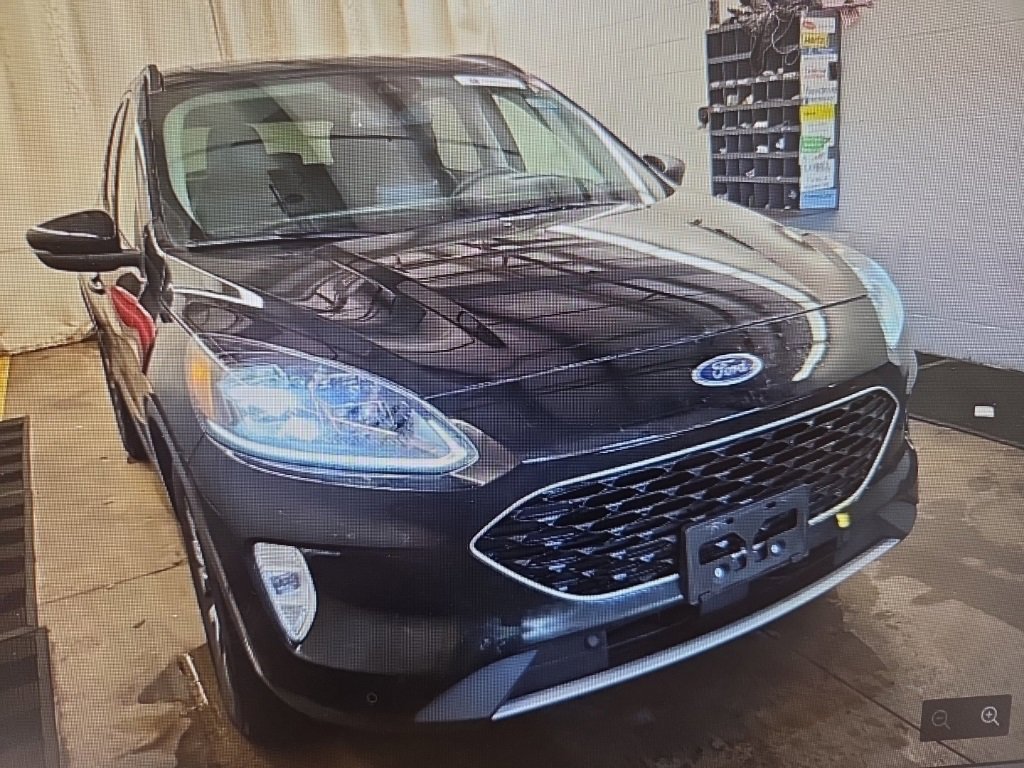 2020 Ford Escape Titanium photo 2
