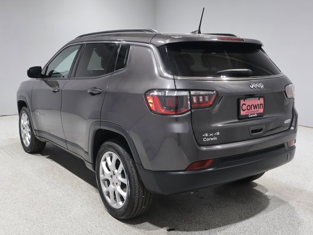 2024 Jeep Compass Latitude Lux photo 2