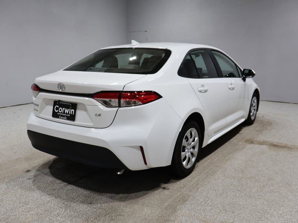 2024 Toyota Corolla LE photo 2