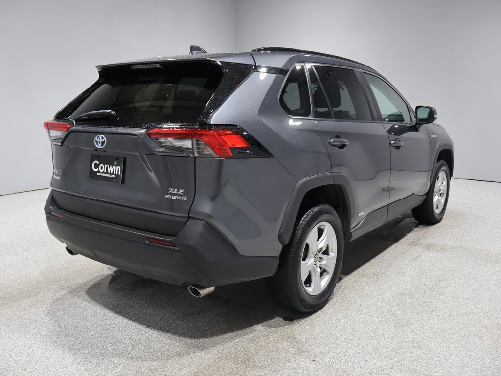 2021 Toyota RAV4 Hybrid XLE photo 2