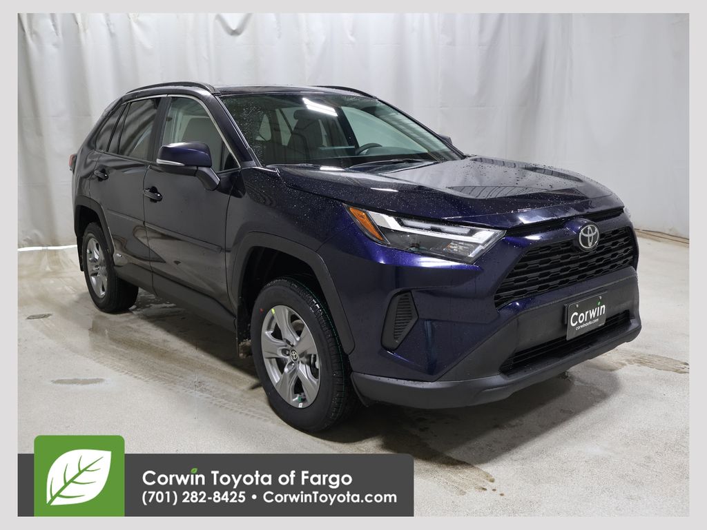 2025 Toyota RAV4 XLE's photo
